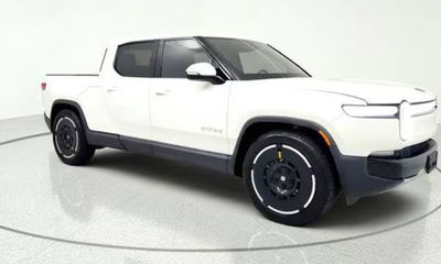 2025 Rivian R1T Adventure
