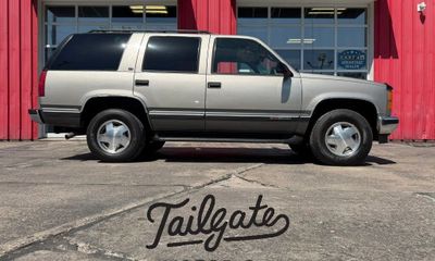 1999 GMC Yukon Base