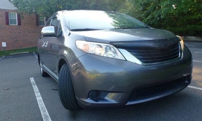 2011 Toyota Sienna LE