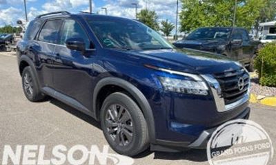 2022 Nissan Pathfinder SV