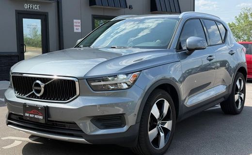 2019 Volvo XC40 Momentum