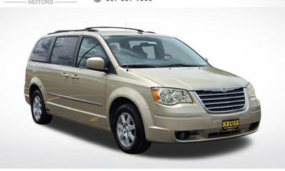 2010 Chrysler Town AND Country RT