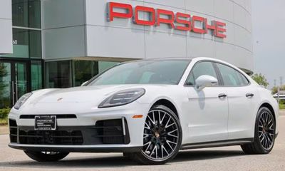 2025 Porsche Panamera 4