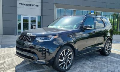 2025 Land Rover Discovery P300 Dyanmic SE