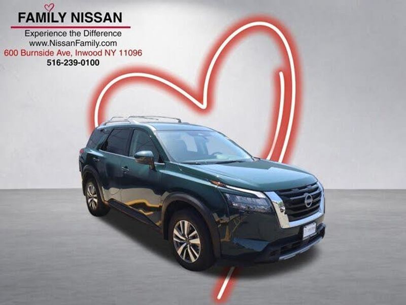 2025 Nissan Pathfinder — a typically priced live listing