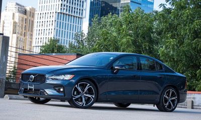 2024 Volvo S60 Plus Dark