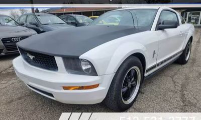 2007 Ford Mustang Deluxe