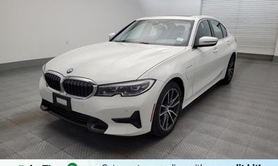 2021 BMW 330e Hybrid Plug