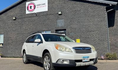 2011 Subaru Outback Limited M R