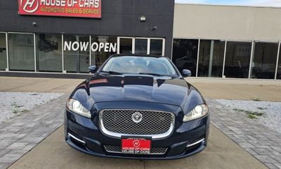 2011 Jaguar XJ Base
