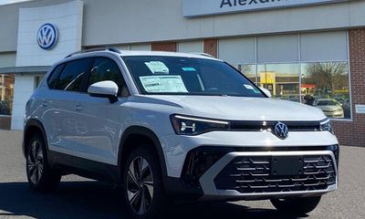 2025 Volkswagen Taos 4Motion SE
