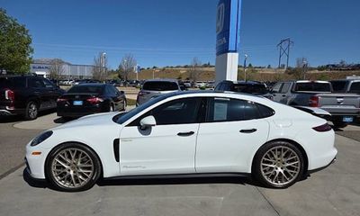 2020 Porsche Panamera 4 E