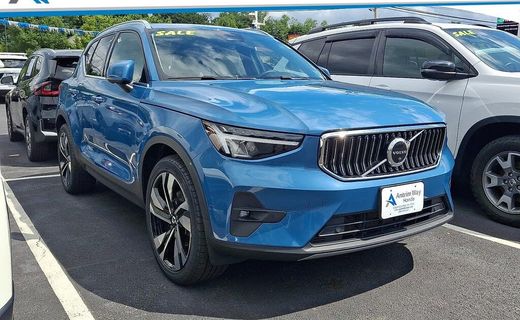 2023 Volvo XC40 Ultimate Bright