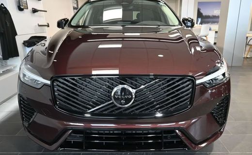 2026 Volvo XC60 Plus Dark