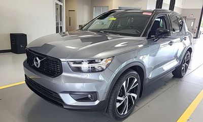 2019 Volvo XC40 R Design Momentum