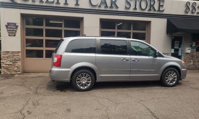 2014 Chrysler Town AND Country