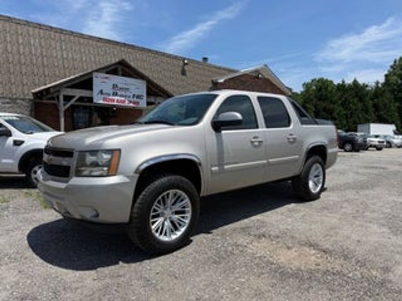 2008 Chevrolet Avalanche — a typically priced live listing
