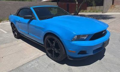 2012 Ford Mustang V6 Convertible