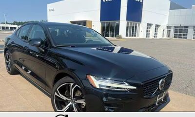 2024 Volvo S60 Plus Dark