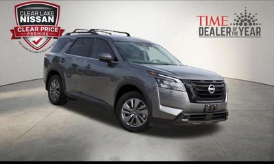 2025 Nissan Pathfinder SV