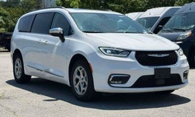 2025 Chrysler Pacifica Select