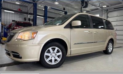 2011 Chrysler Town AND Country Touring