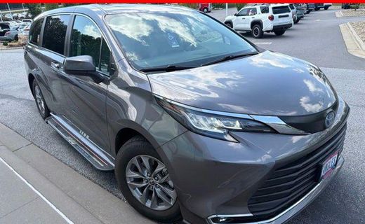 2023 Toyota Sienna XLE