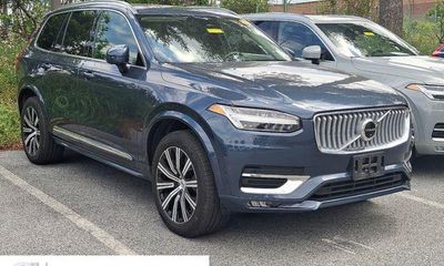 2025 Volvo XC90 Plus Bright