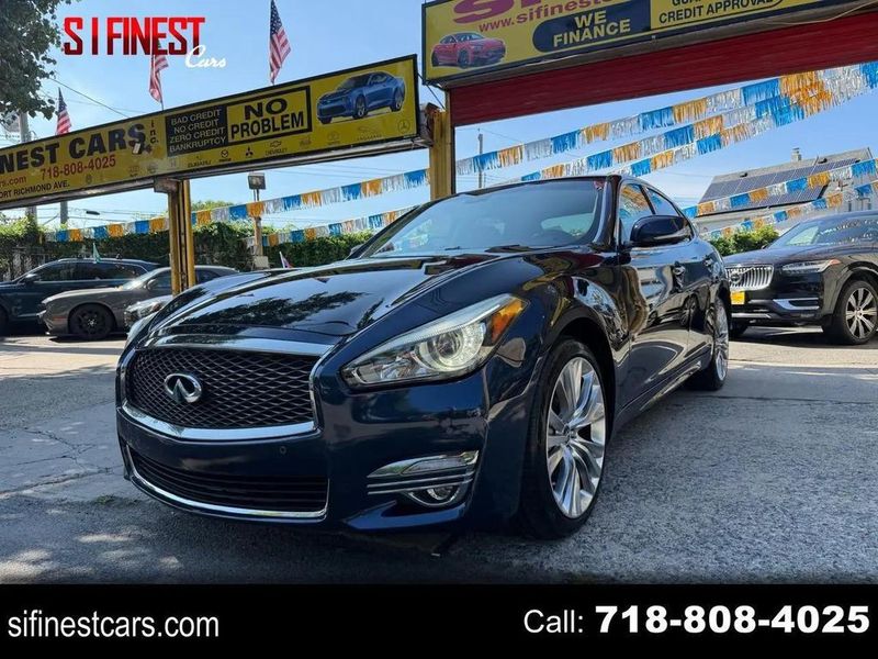 2017 Infiniti Q70 — a typically priced live listing