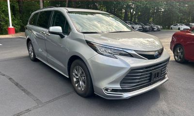 2023 Toyota Sienna XLE