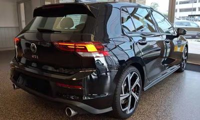 2024 Volkswagen Golf GTI SE