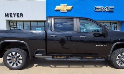 2023 Chevrolet Silverado HD Custom