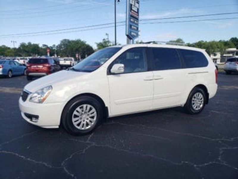 2016 Kia Sedona — a typically priced live listing