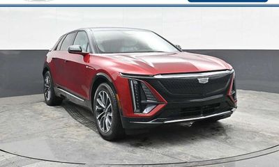 2025 Cadillac Lyriq Sport 1