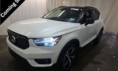2022 Volvo XC40 R Design