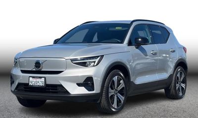 2023 Volvo XC40 Plus Dark