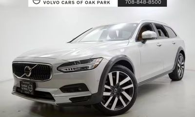 2025 Volvo V90CC Ultra
