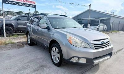 2011 Subaru Outback Limited M R