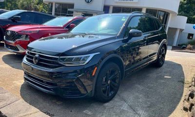 2024 Volkswagen Tiguan SE Black