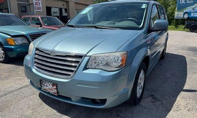 2010 Chrysler Town AND Country RT