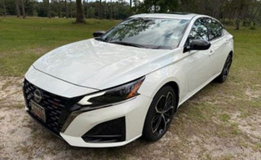 2025 Nissan Altima SR