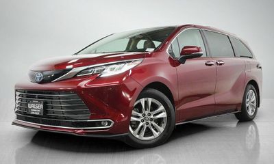 2024 Toyota Sienna XSE 7 Passenger