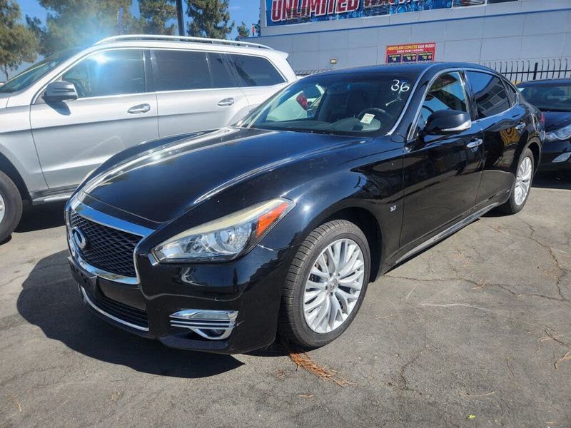 2015 Infiniti Q70L — a typically priced live listing
