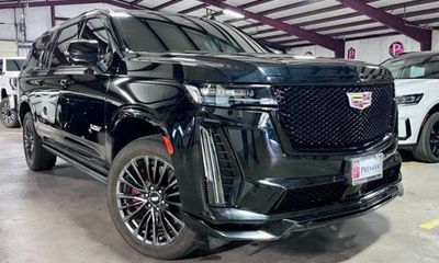 2023 Cadillac Escalade ESV V Sport