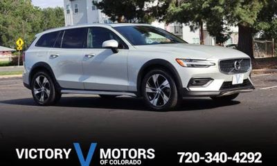 2021 Volvo V60CC Momentum