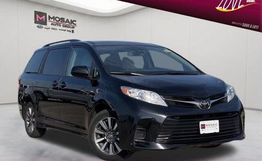 2018 Toyota Sienna LE