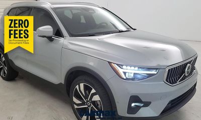 2024 Volvo XC40 Plus Bright