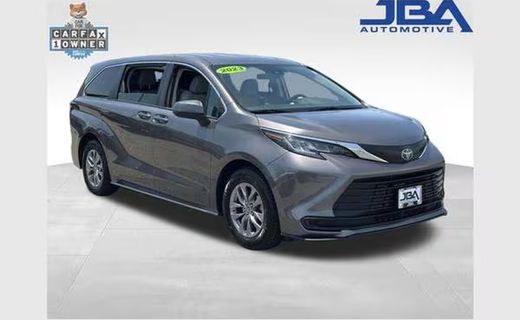 2023 Toyota Sienna LE