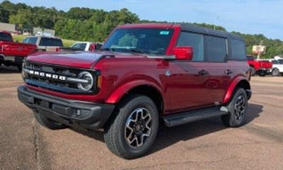 2026 Ford Bronco Outer Banks
