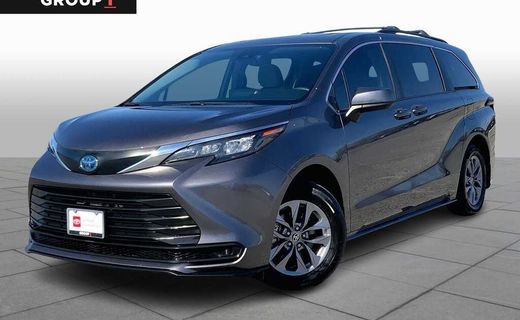 2024 Toyota Sienna LE